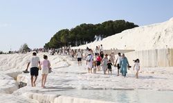 Pamukkale 53 bini aşan ziyaretçi sayısıyla bayramın en çok ziyaret edilen 2. merkezi oldu