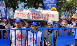 TÜRK-İŞ, bağlı olduğu sendikalarla birlikte Maliye Bakanlığına yürüdü