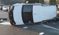 Uşak’ta hafif ticari aracın devrildi: 1 ölü, 4 yaralı