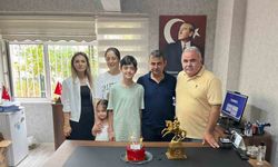 Bafra’da LGS Türkiye birincisine pastalı kutlama