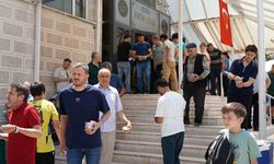 Beypazarı’nda cuma çıkışında aşure dağıtıldı