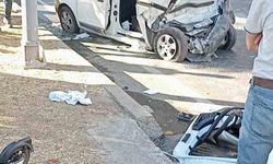 Küçükçekmece’de araç ile servis minibüsü çarpıştı: 4 yaralı