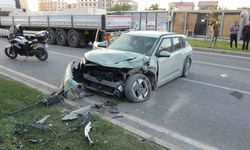 Malatya’da kontrolden çıkan araç refüje çarptı: 3 yaralı
