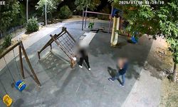 Yalova’da parktaki kameraları kıran şüpheliler kamerada