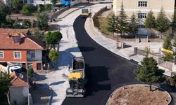 Akdağmadeni Belediyesi son 1 ayda 4 cadde ve bir meydanın sıcak asfalt çalışmasını tamamladı