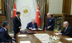 Cumhurbaşkanı Recep Tayyip Erdoğan başkanlığındaki Yüksek Askeri Şura ( YAŞ)  Toplantısı sona erdi.