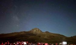 Gökyüzü tutkunları, meteor yağmurunu Kayseri’nin zirvesinde izledi
