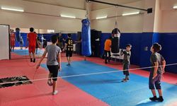Hasköy’de gençlerin yoğun ilgi gösterdiği boks antrenmanları sürüyor