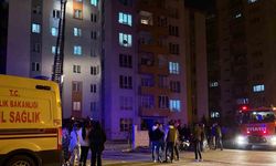 Binanın koridorunda yangın çıktı: Apartman sakinleri sokağa döküldü