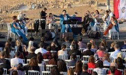 Diyarbakır’da Allegra Ensemble kadın müzik topluluğu tarihi sokakları gezdi