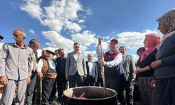 Elazığ’da Vali Hatipoğlu orcik yaptı, kadınlardan "Öyle karıştırılmaz" itirazı geldi