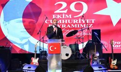 Gaziosmanpaşa’da Cumhuriyet Bayramı, fener alayı ve konserlerle kutlandı