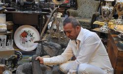 Kilis’teki antikacı, sergilediği eşyalarla geçmişe ışık tutuyor
