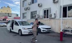 Polis süsü verip çakarla gezdi, havaya ateş açıp çocukların üzerini aradı