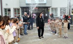 39 yıllık eğitimciye unutulmaz veda: Gözyaşlarıyla uğurlandı