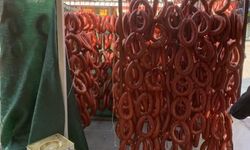 Ağrı’da etiketsiz ürünlere geçit yok: 415 kilo sucuk ele geçirildi