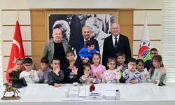 Kepez Belediyesi okullarda göz sağlığı taraması yaptı; 100 çocuğa ücretsiz gözlük