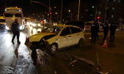 Malatya’da iki aracın çarpıştığı kazada ortalık savaş alanına döndü: 3 yaralı