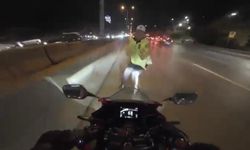 Maltepe’de motosikletin çarptığı trafik polisi yaralandı: Kaza anı kamerada