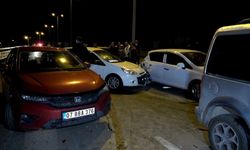 Refüje çarpan araç zincirleme kazaya sebep oldu: 1 yaralı