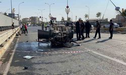 Refüjü aşan otomobil araçların arasına daldı: 3’ü ağır 5 yaralı