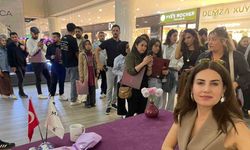 Rewşan, Mardian Mall’da plak imza gününde hayranlarıyla buluştu