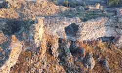 Selçuklu kalesi ve çevresindeki türbeler tarihe ışık tutuyor