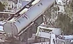 Şırnak’ta tanker değişimi sırasında vinç halatının kopma anı güvenlik kamerasına yansıdı: 2 yaralı