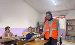 Üniversite öğrencileri 6 öğrencili köy okulunu yeniledi