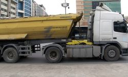 Yolun karşısına geçmeye çalışan yayaya hafriyat kamyonu çarptı