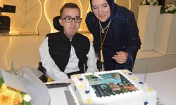 23 yıldır kas hastalığıyla mücadele eden gence düğün gibi doğum günü