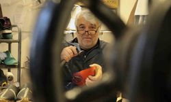 38 yıldır ilmek ilmek işleyerek mesleğini yaşatmaya çalışıyor