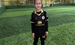 9 yaşındaki Defne'nin golleri beğeni topladı