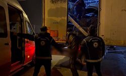 Ağrı'da tır dorsesinde 14 düzensiz göçmen yakalandı