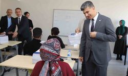 Akdeniz Belediyesinden gençlere kaynak kitap desteği