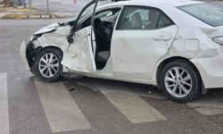 Aksaray'da tır ile otomobil çarpıştı: 4'ü hakem 5 yaralı