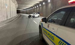 Alkollü sürücünün karıştığı kazada lüks otomobil pert oldu