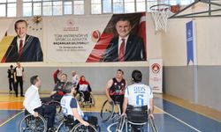 Amasya'da protokol ile ampute basketbol takımı maç yaptı