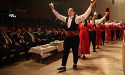 'Annem kanseri ikinci kez yendi' diyen öğrenci salonda dakikalarca alkışlandı