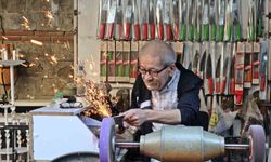 Antalya'da bıçak bileme ustası mesleğini yaşatıyor, 50-60 bin liraya çırak bulamıyor
