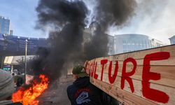 Avrupalı çiftçiler, Brüksel'de sokakları traktörlerle kapattı