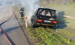 Babaeski'de seyir halindeki otomobil alev aldı