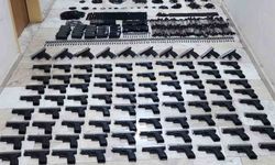 Bagajdan silah deposu gibi 90 adet ruhsatsız tabancı çıktı