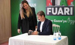 Bahçelievler Belediye Başkanı Hakan Bahadır söyleşi ve imza günü yaptı