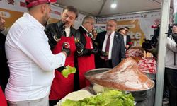 Bahçelievler'de çiğ köfte festivali: 5 ton çiğ köfte dağıtıldı