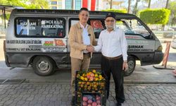 Bahçesini don vuran 'Elmacı Dede', Hatay'dan yüklediği mandalinaları Mehmetçiğe götürmek için yola çıktı