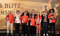 Bakan Bak'tan dünya şampiyonu olan milli satranççılara tebrik mesajı