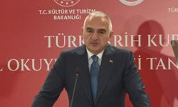 Bakan Ersoy: 'Genel Okuyucu Dizisi' ile başlatılan 100 kitaplık proje, özellikle gençlerin 'tarih sıkıcı ve anlaşılmazdır' algısını kıracak'