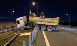 Başakşehir'de hafriyat kamyonu bariyere girdi: 1 ağır yaralı