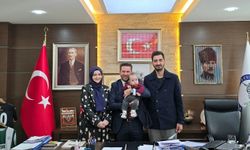 Başkanı Tatık makamında SMA hastası Kerem bebeği ağırladı
